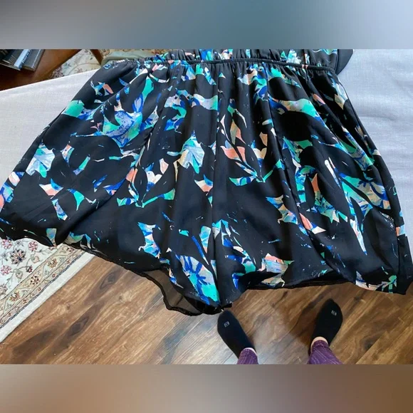 EUC ASTR the Label Geometric Cold Shoulder Romper (Size:L) - Picture 13 of 16